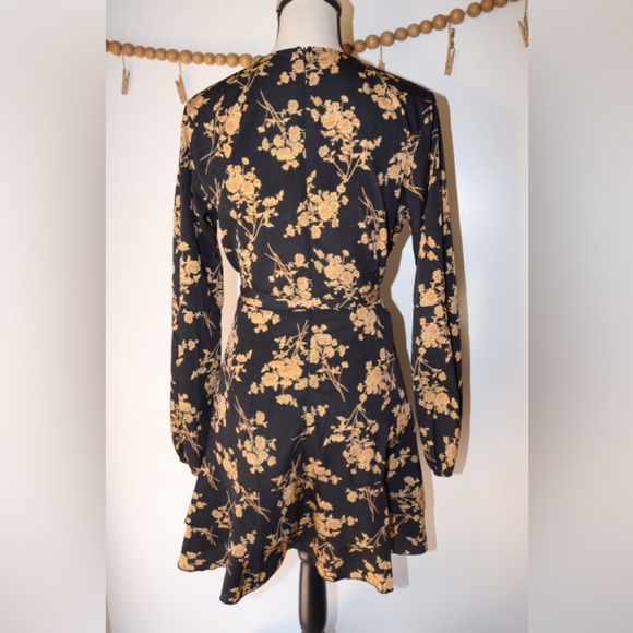 VIXEN Long Sleeve Dress with Tie - Picture 7 of 10